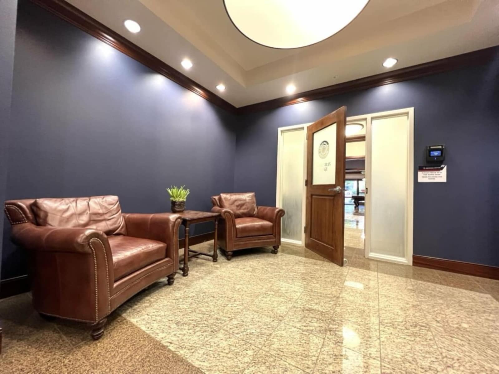 Statesman - entrance